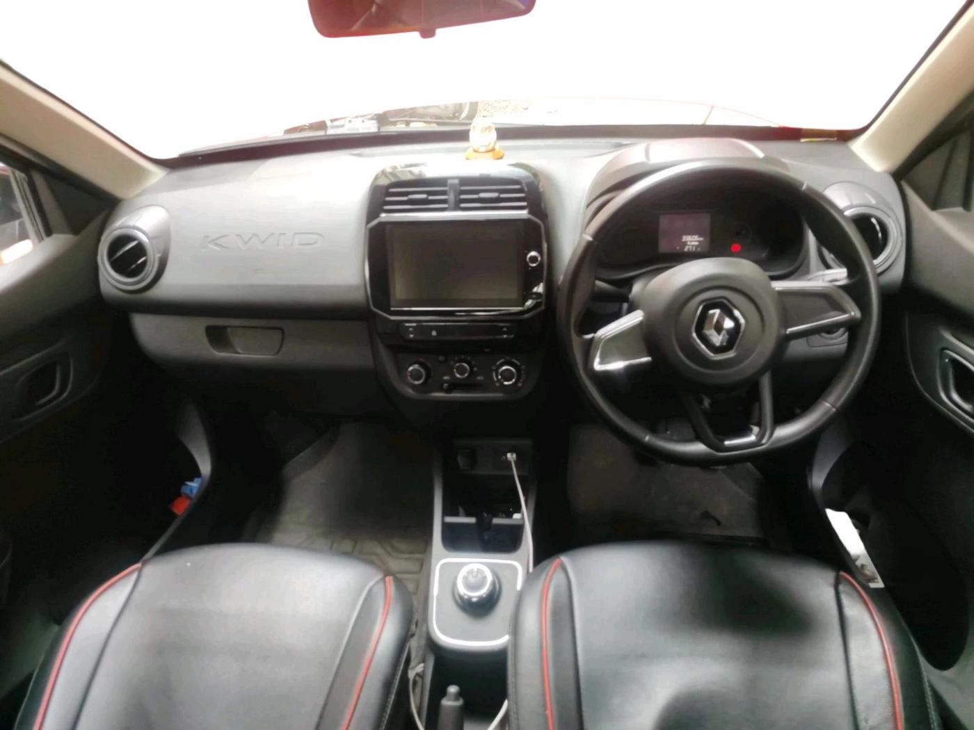 2022 Renault Kwid RXT 1.0 AMT, Petrol, Automatic, 33,606 km, interior