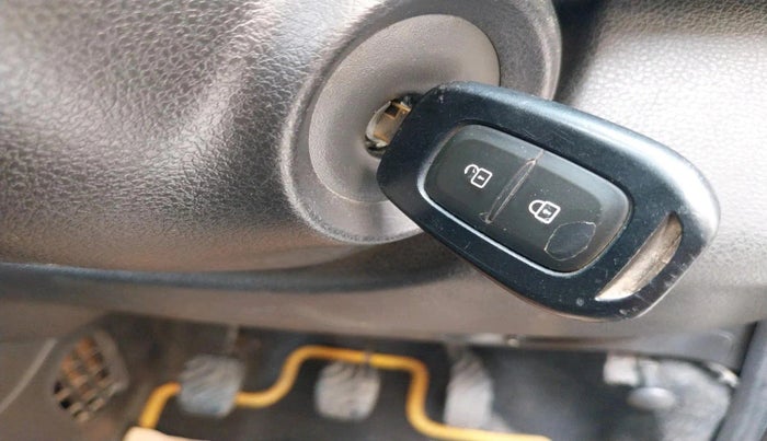 2017 Renault Kwid RXT 1.0, Petrol, Manual, 90,484 km, interior