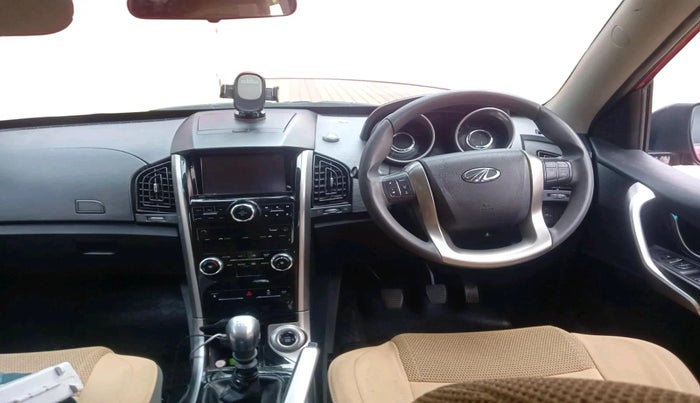 2018 Mahindra XUV500 W7, Diesel, Manual, 58,272 km, interior