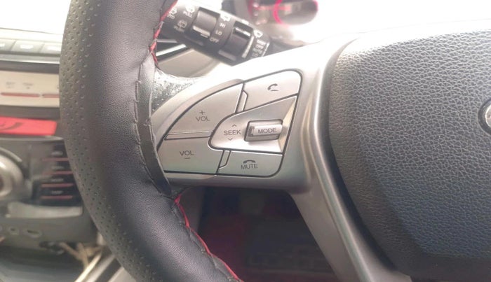 2020 Mahindra XUV300 W8 (O) 1.2 PETROL, Petrol, Manual, 80,844 km, interior