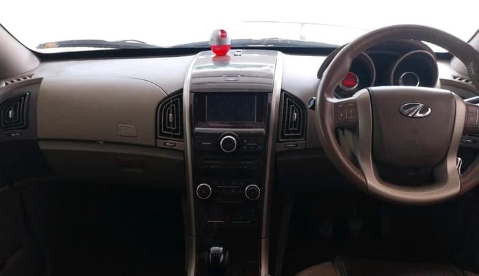 2014 Mahindra XUV500 W8, Diesel, Manual, 1,13,187 km, interior