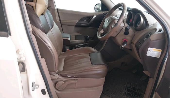 2014 Mahindra XUV500 W8, Diesel, Manual, 1,13,187 km, interior