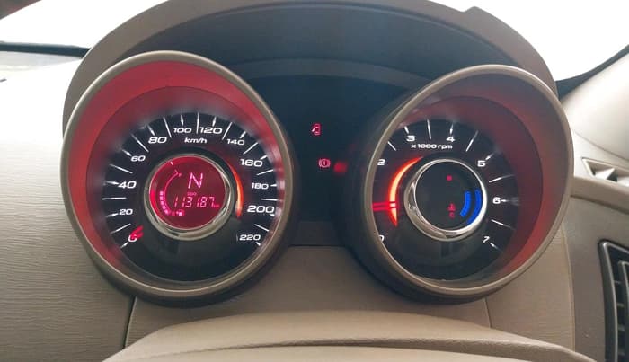 2014 Mahindra XUV500 W8, Diesel, Manual, 1,13,187 km, interior