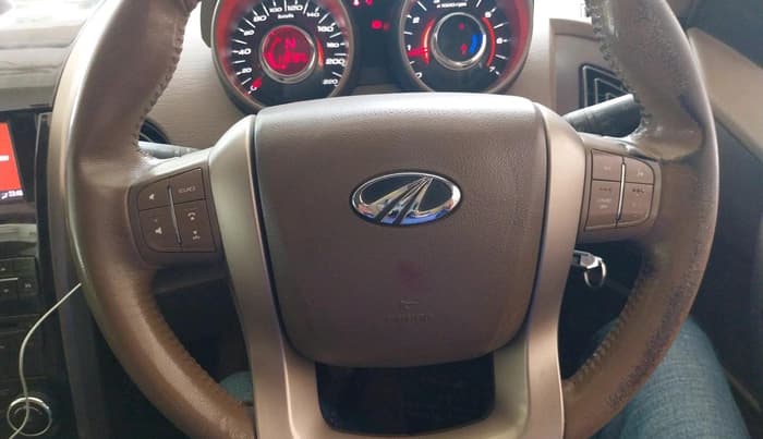 2014 Mahindra XUV500 W8, Diesel, Manual, 1,13,187 km, interior