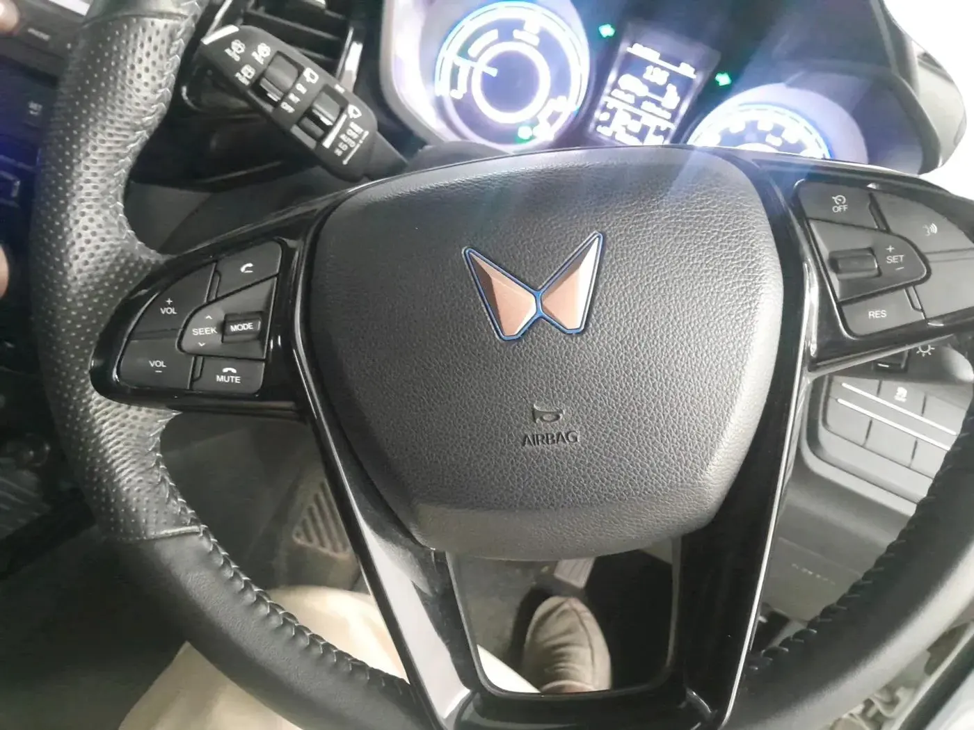 2023 Mahindra XUV400 EL 7.2 KW, Electric, Automatic, 68,201 km, interior