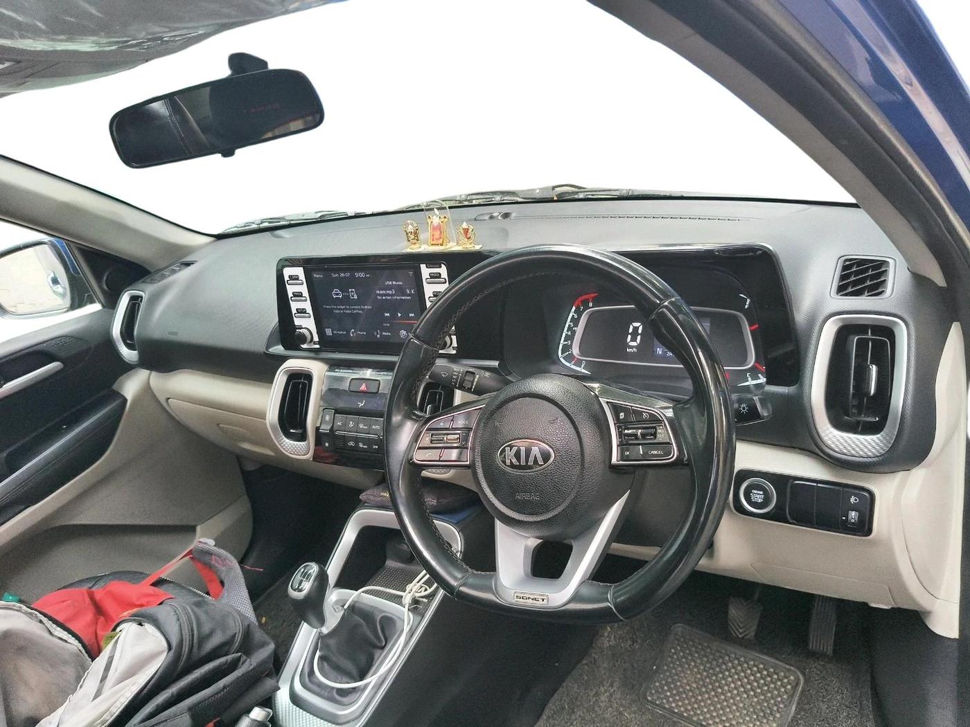 2021 KIA SONET HTX 1.0 IMT, Petrol, Manual, 1,56,643 km, interior