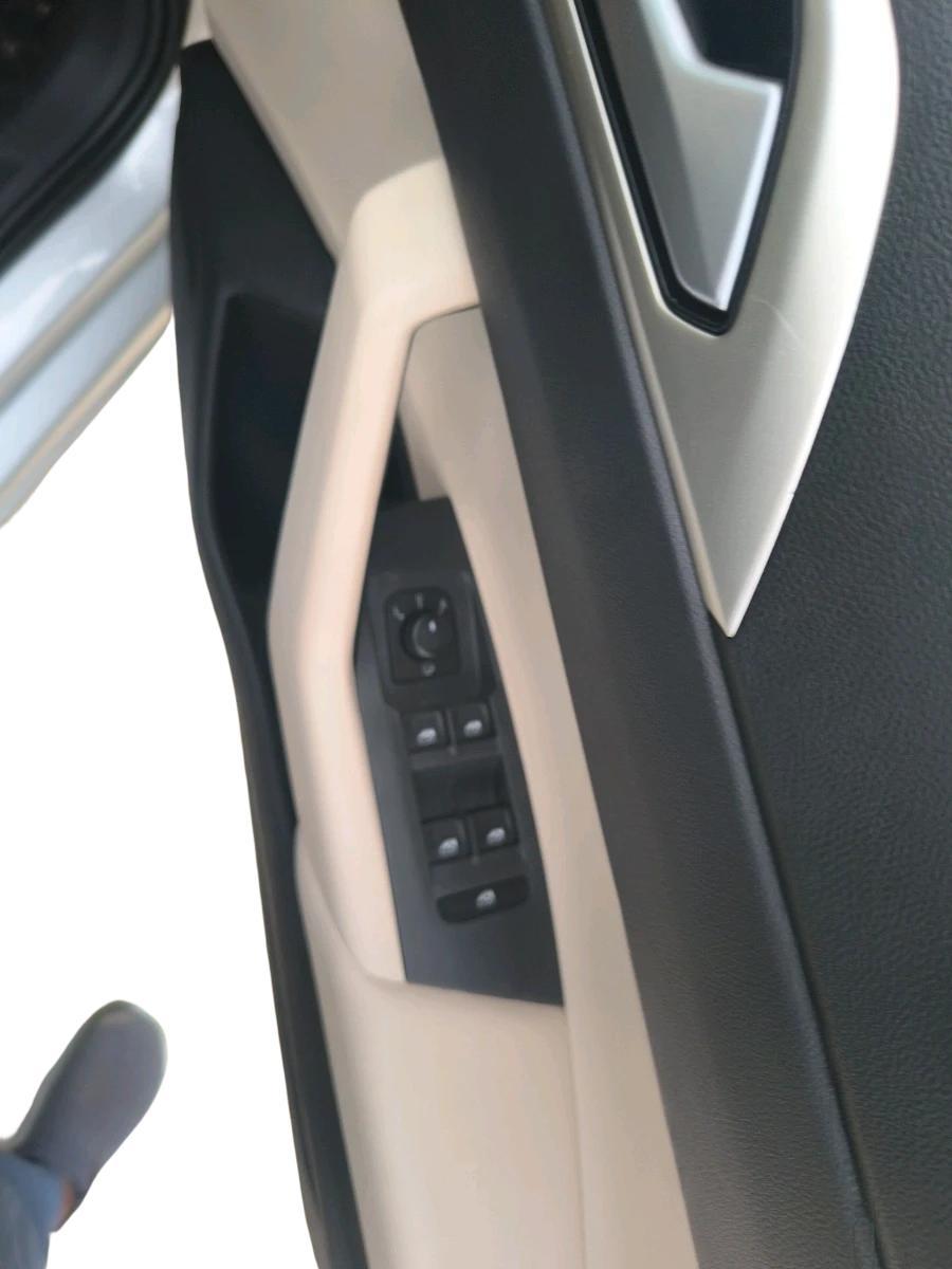2023 Volkswagen VIRTUS HIGHLINE TSI 1.0 MT, Petrol, Manual, 35,931 km, interior