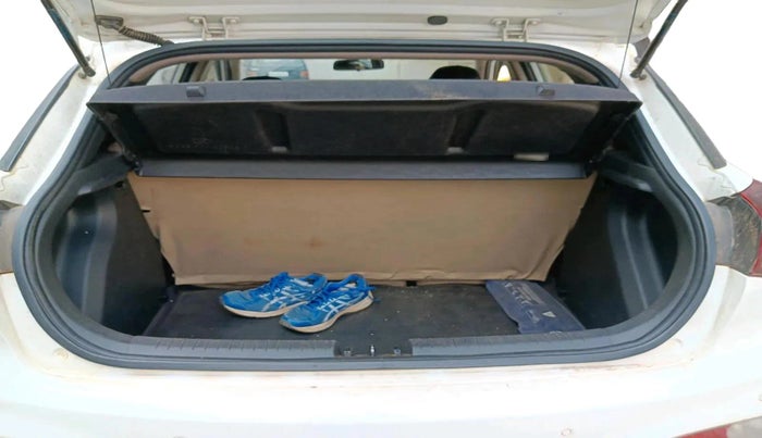 2018 Hyundai Elite i20 ASTA 1.2, Petrol, Manual, 1,17,894 km, exterior