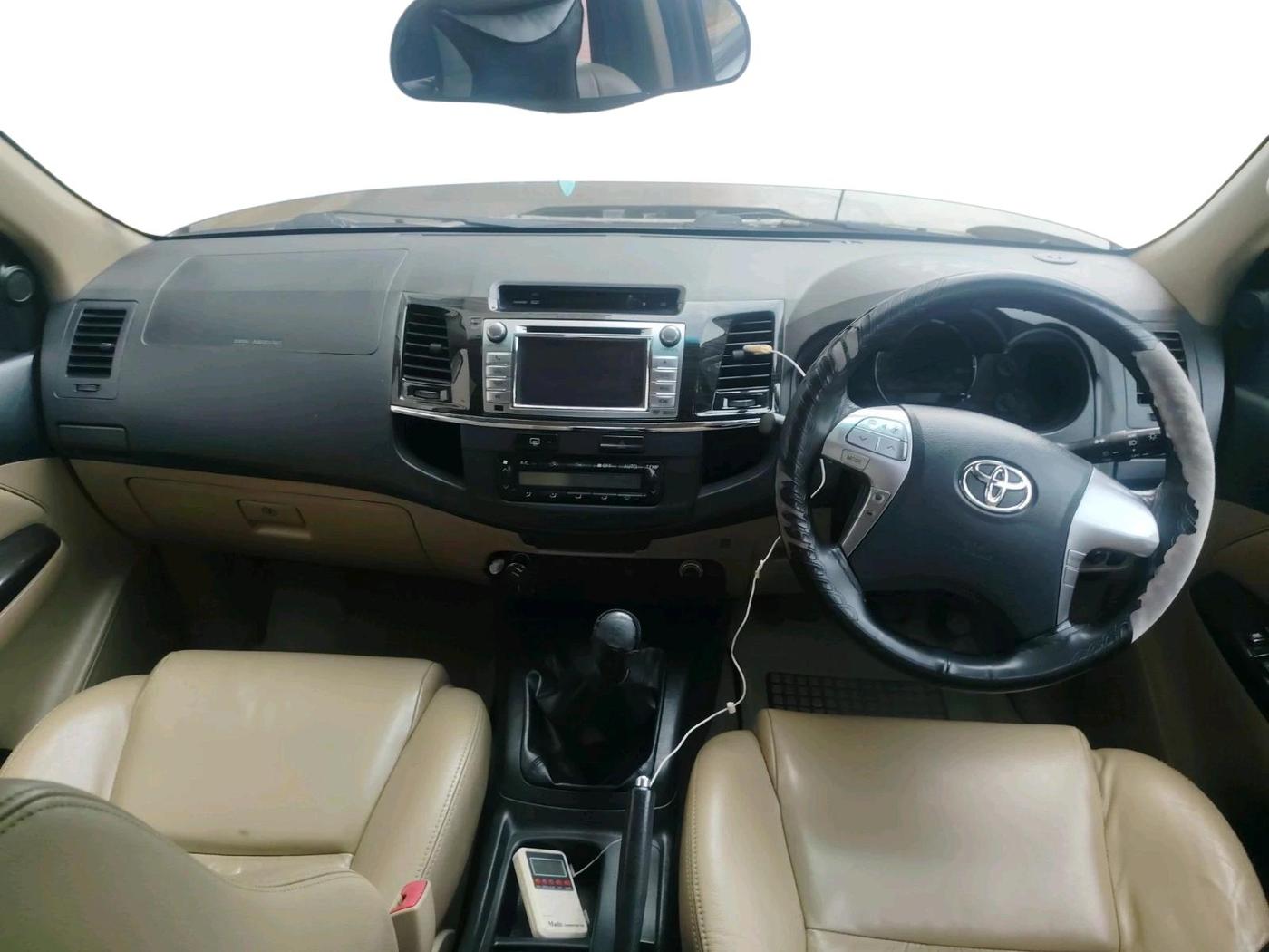 2014 Toyota Fortuner 3.0 4X2 MT, Diesel, Manual, 1,81,499 km, interior
