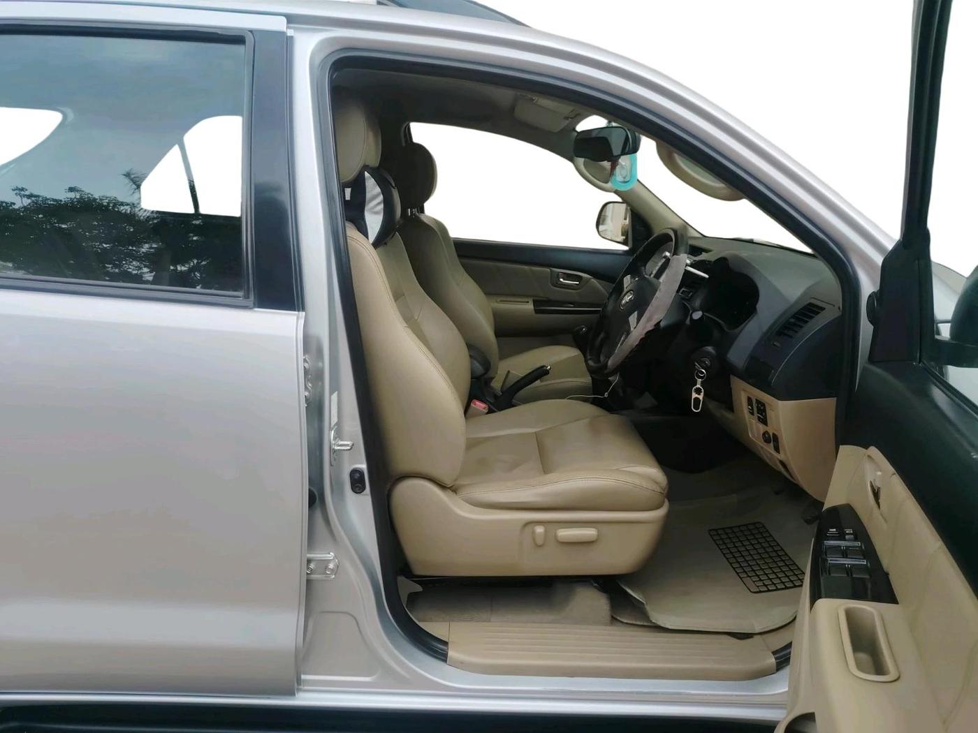 2014 Toyota Fortuner 3.0 4X2 MT, Diesel, Manual, 1,81,499 km, interior