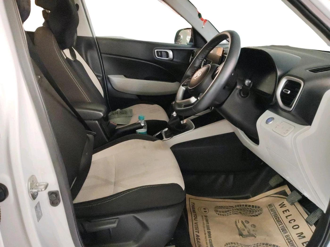 2024 Hyundai VENUE SX 1.2 PETROL, Petrol, Manual, 77,395 km, interior