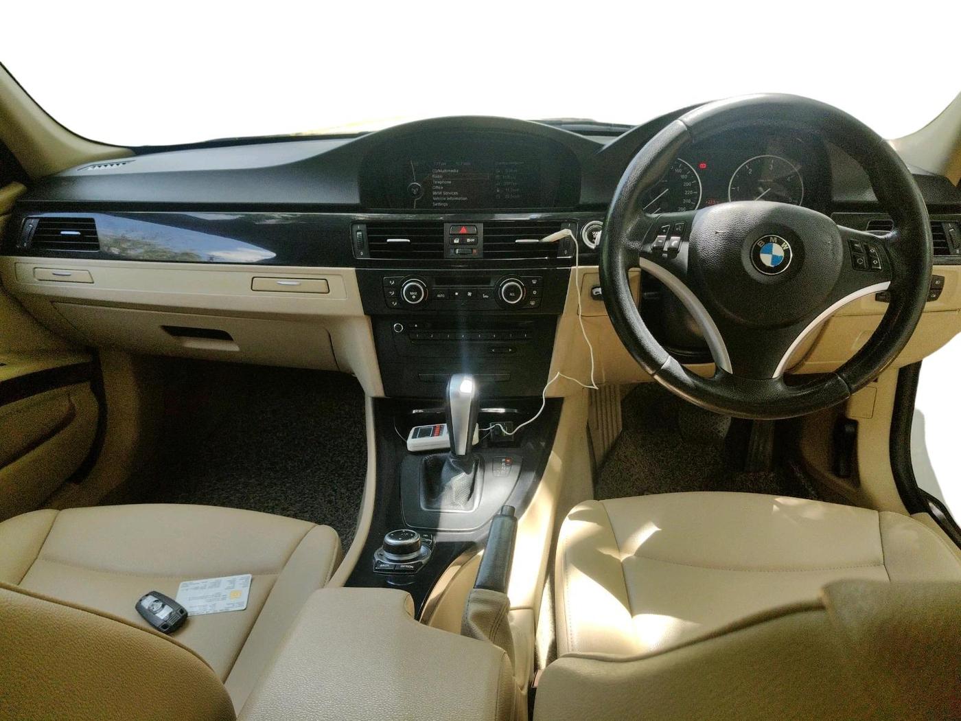 2011 BMW 3 Series 320d, Diesel, Automatic, 1,27,640 km, interior