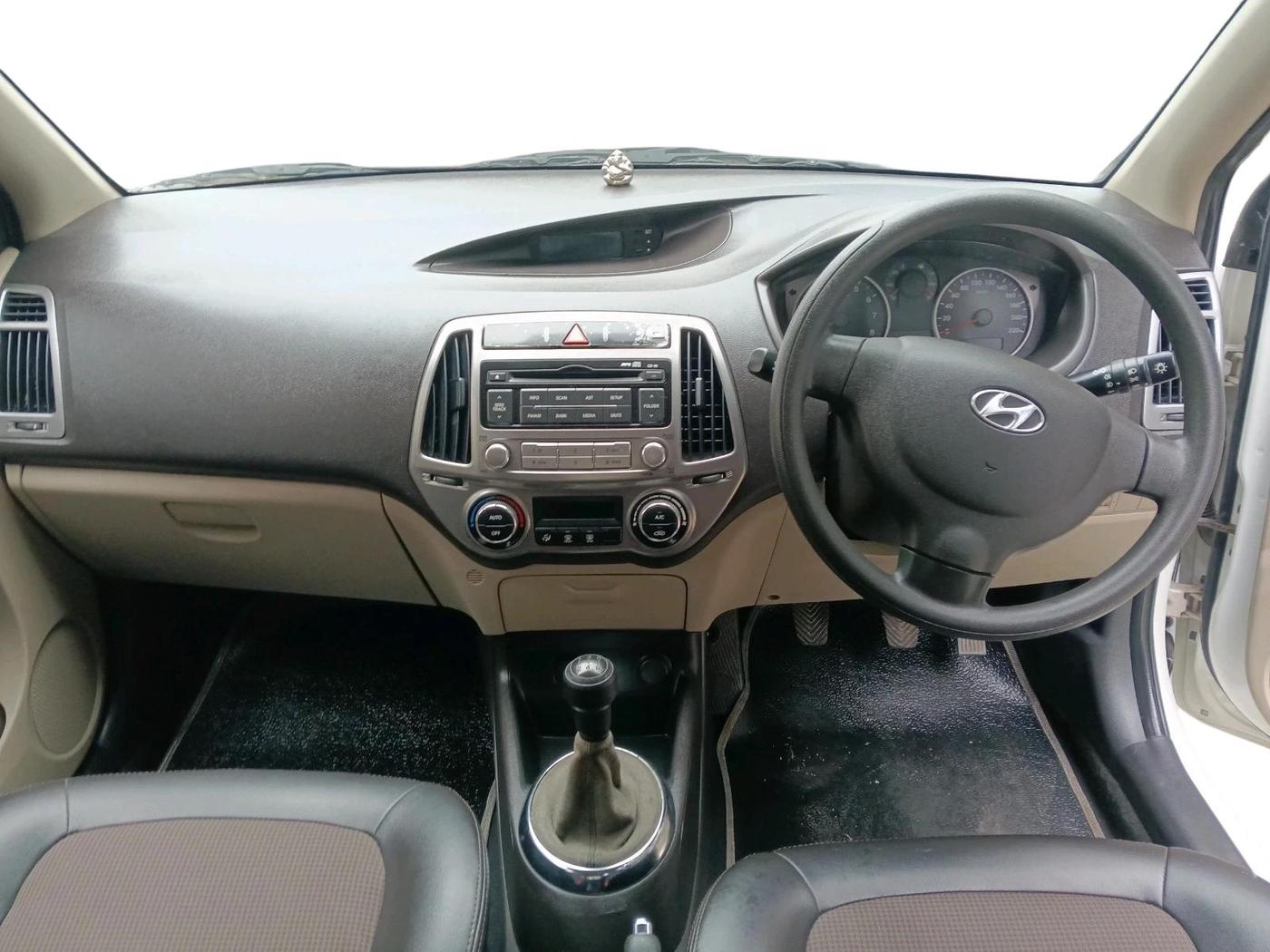 2013 Hyundai i20 MAGNA (O) 1.2, Petrol, Manual, 30,957 km, interior