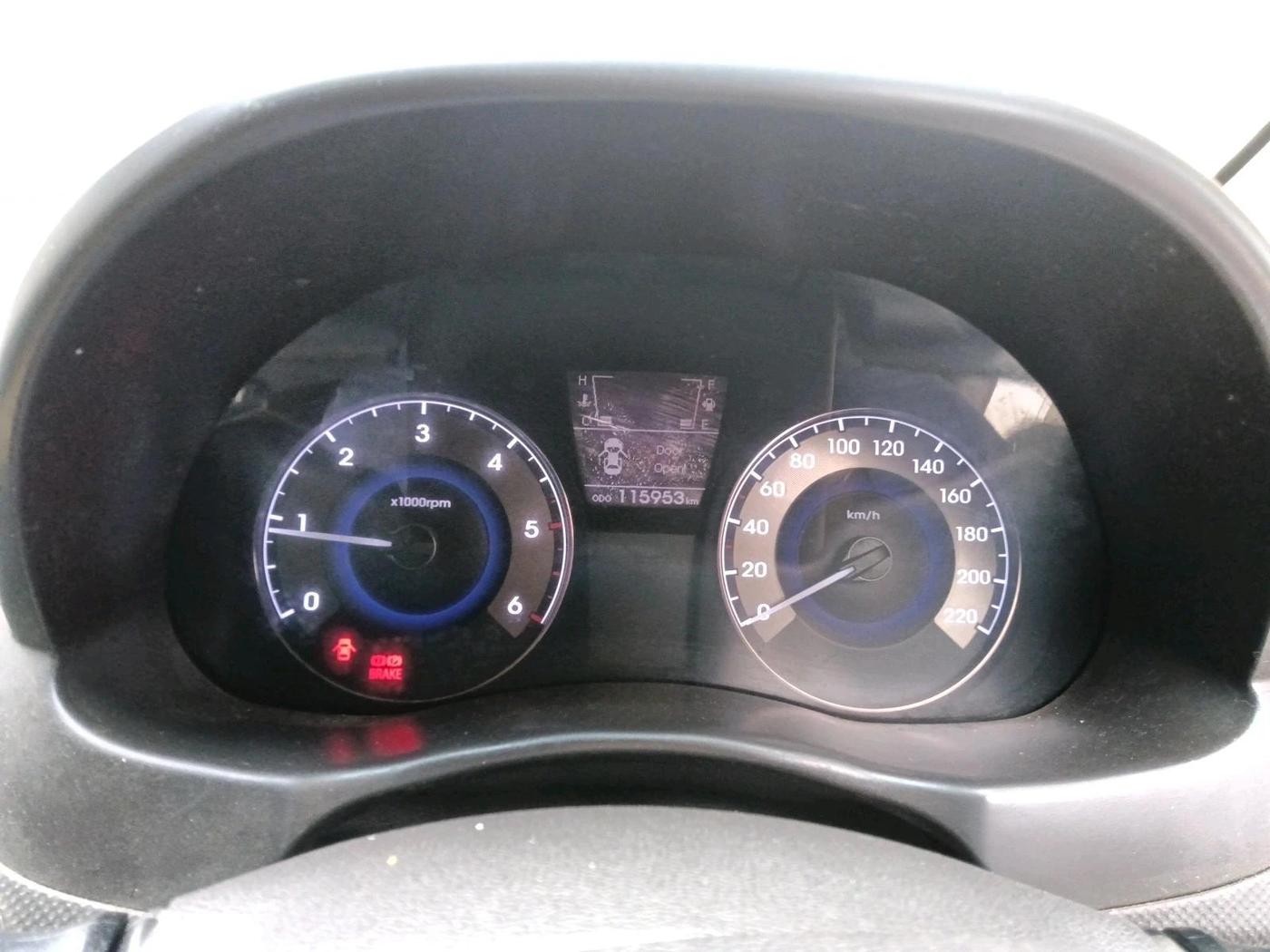 2012 Hyundai Verna FLUIDIC 1.6 CRDI SX OPT, Diesel, Manual, 1,15,953 km, interior