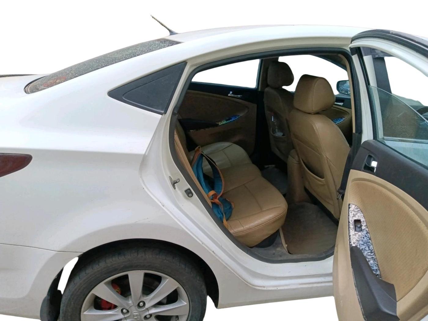 2012 Hyundai Verna FLUIDIC 1.6 CRDI SX OPT, Diesel, Manual, 1,15,953 km, interior