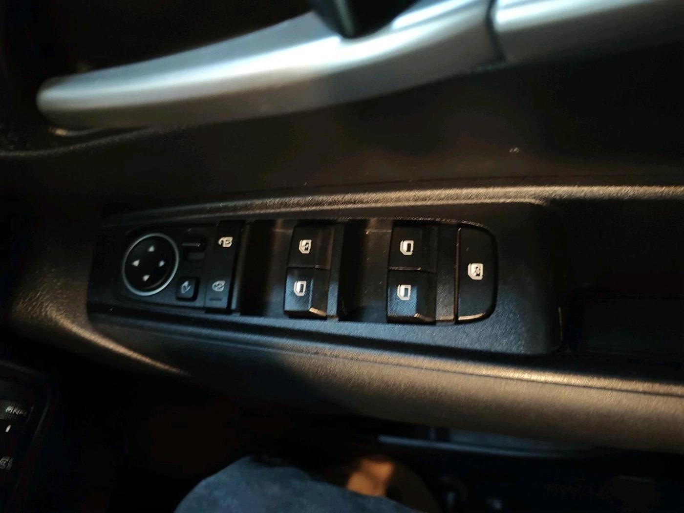 2023 KIA SONET HTK PLUS 1.2, Petrol, Manual, 19,079 km, interior