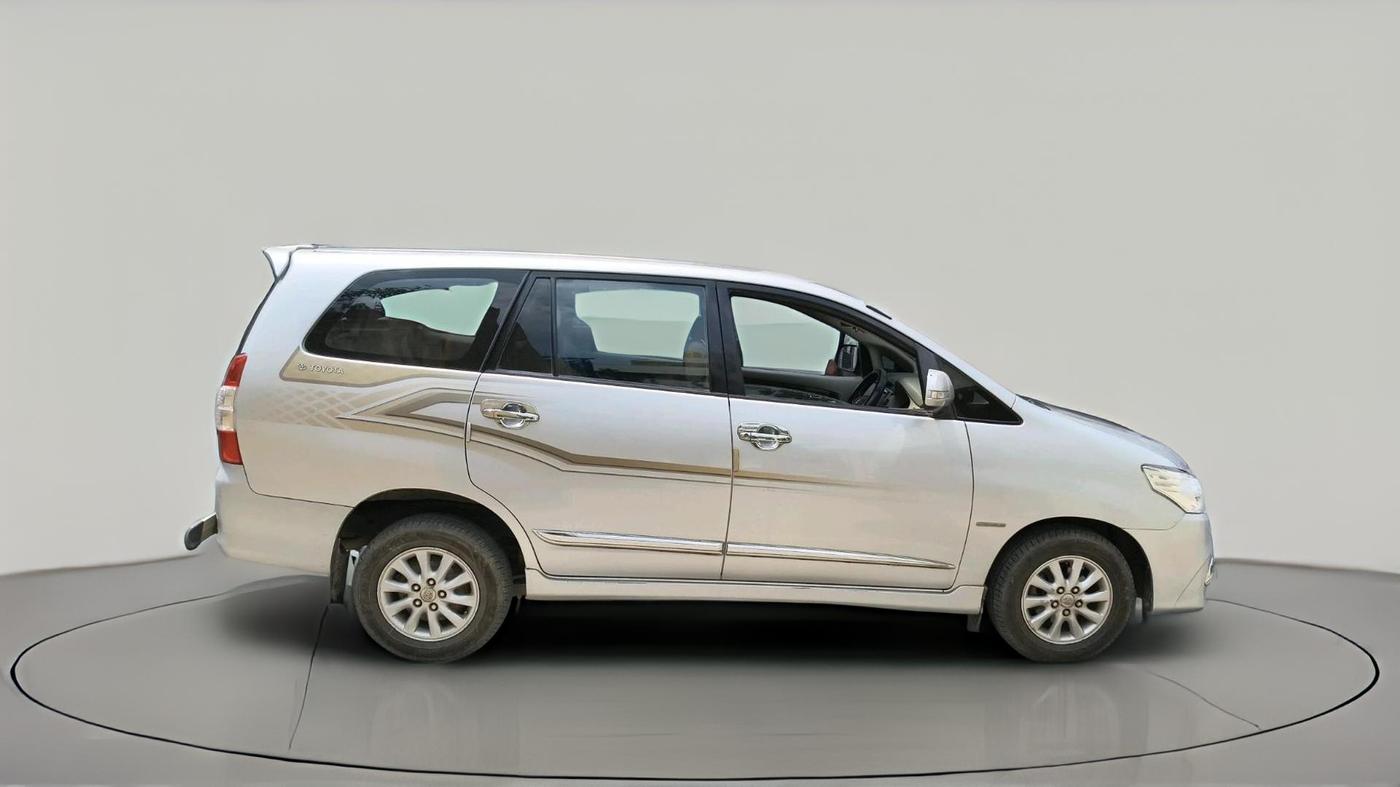 2014 Toyota Innova 2.5 ZX 7 STR, Diesel, Manual, 81,000 km, exterior