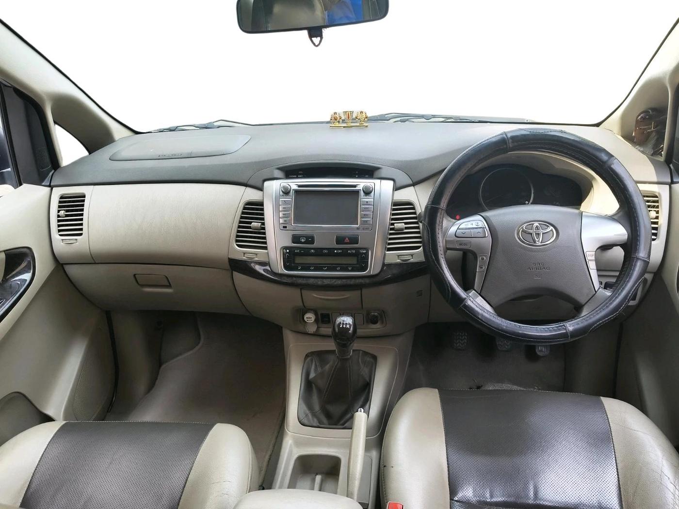 2014 Toyota Innova 2.5 ZX 7 STR, Diesel, Manual, 81,000 km, interior