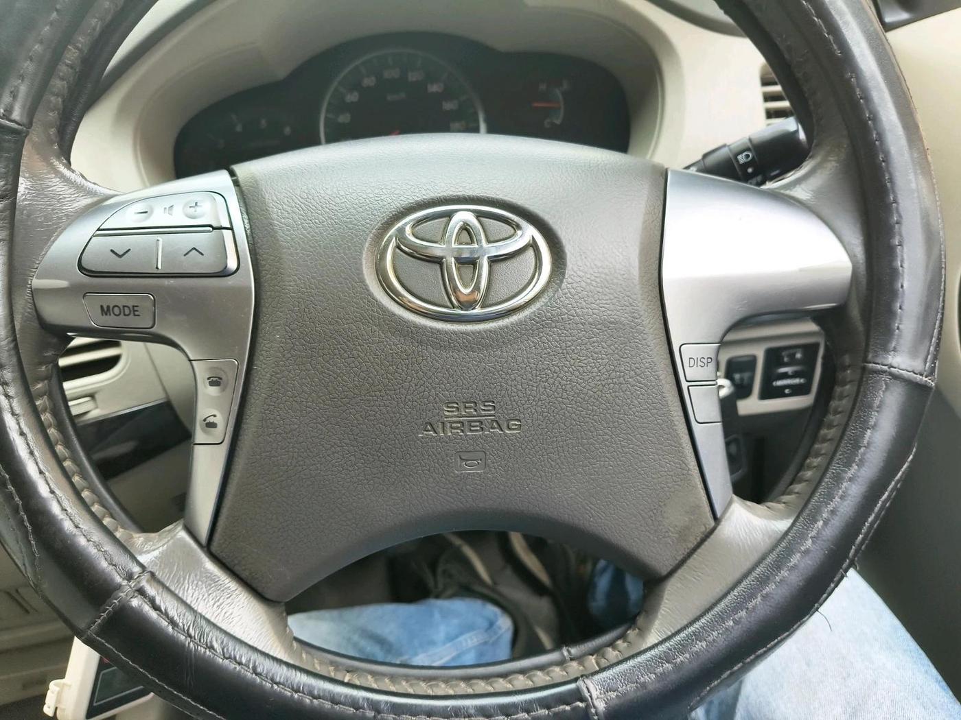 2014 Toyota Innova 2.5 ZX 7 STR, Diesel, Manual, 81,000 km, interior