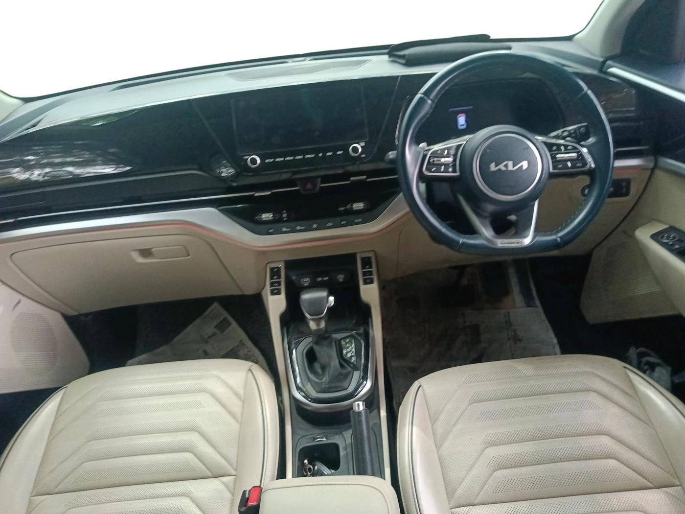 2022 KIA CARENS LUXURY PLUS 1.5 DIESEL AT 7 STR, Diesel, Automatic, 44,355 km, interior