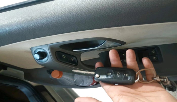 2012 Volkswagen Vento HIGHLINE DIESEL 1.6, Diesel, Manual, 2,39,654 km, interior