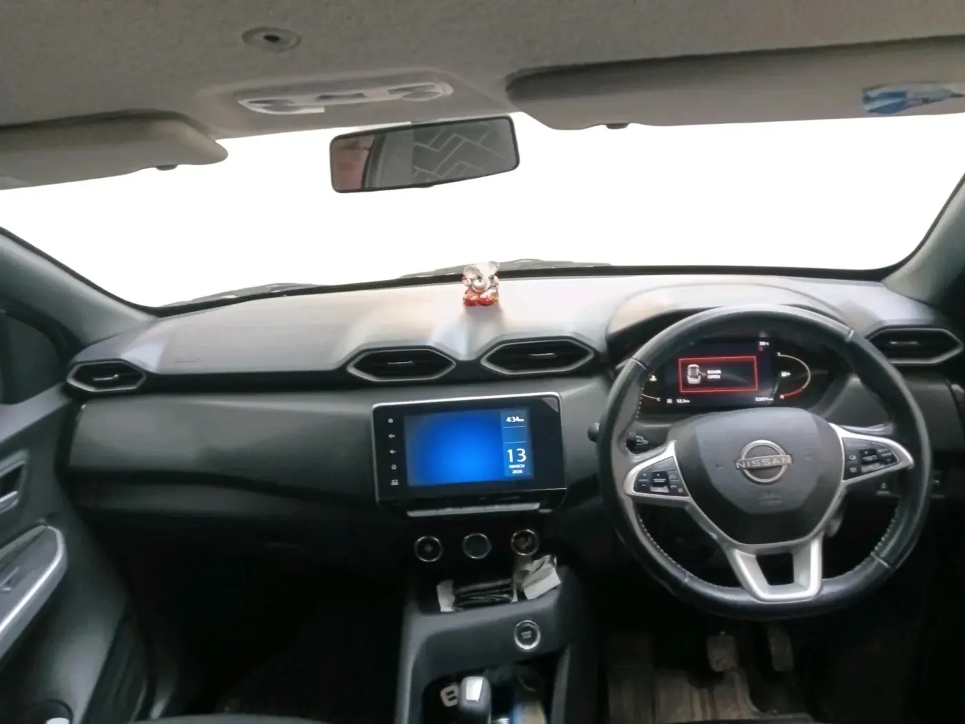 2022 Nissan MAGNITE XV PREMIUM TURBO CVT, Petrol, Automatic, 32,077 km, interior