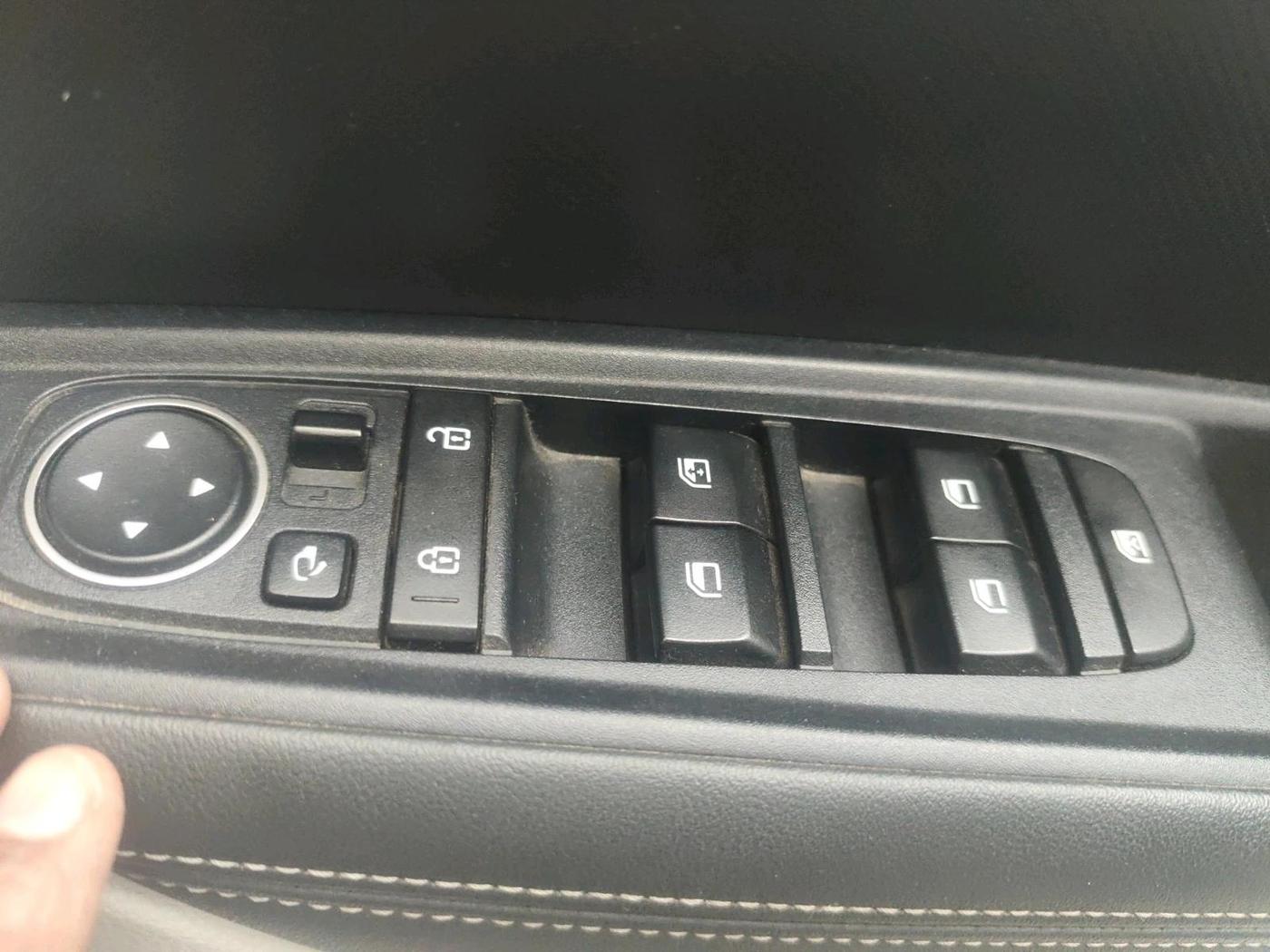 2020 KIA SONET HTX 1.0 IMT, Petrol, Manual, 34,738 km, interior