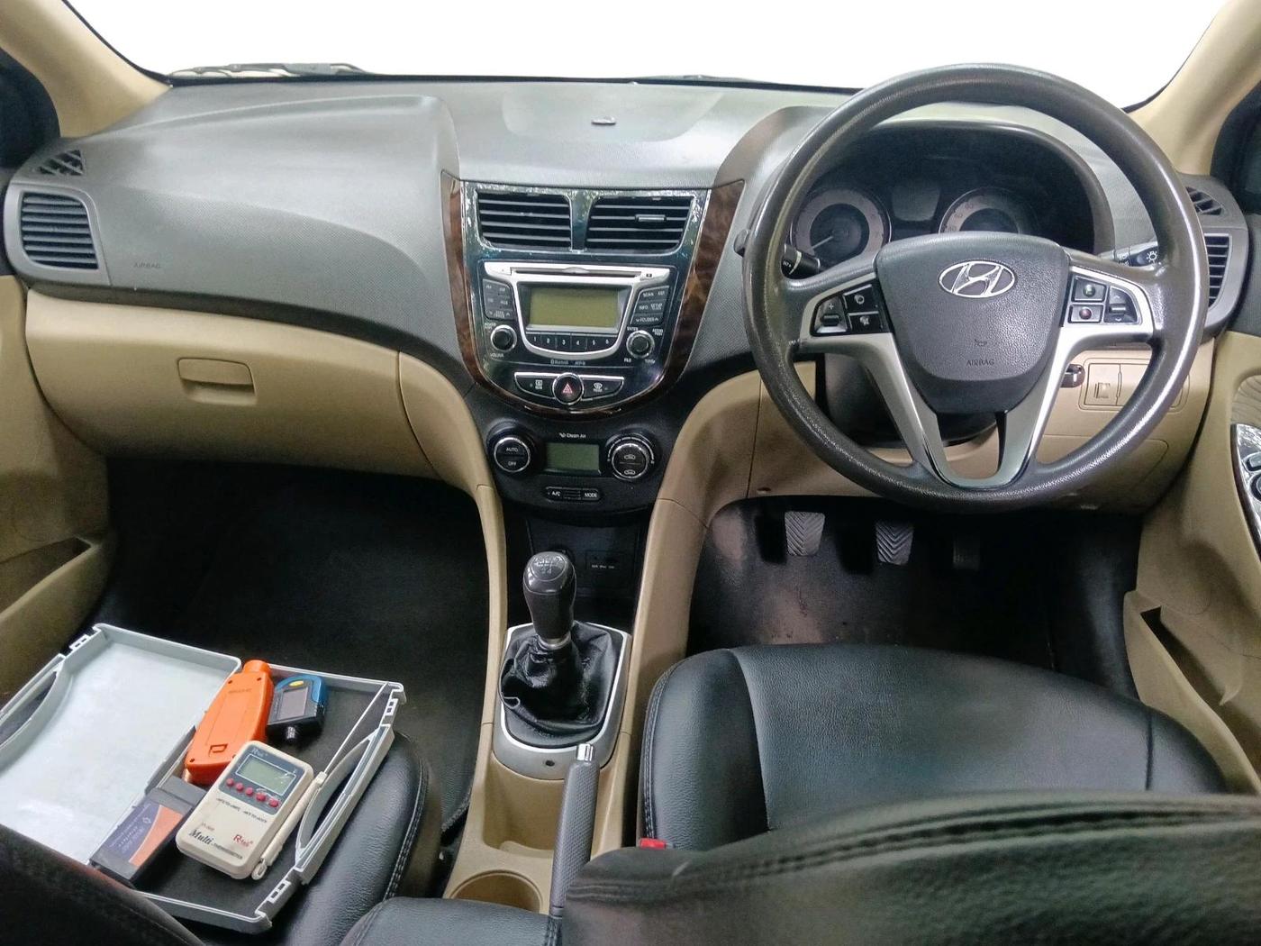 2013 Hyundai Verna FLUIDIC 1.6 VTVT SX, Petrol, Manual, 1,00,299 km, interior