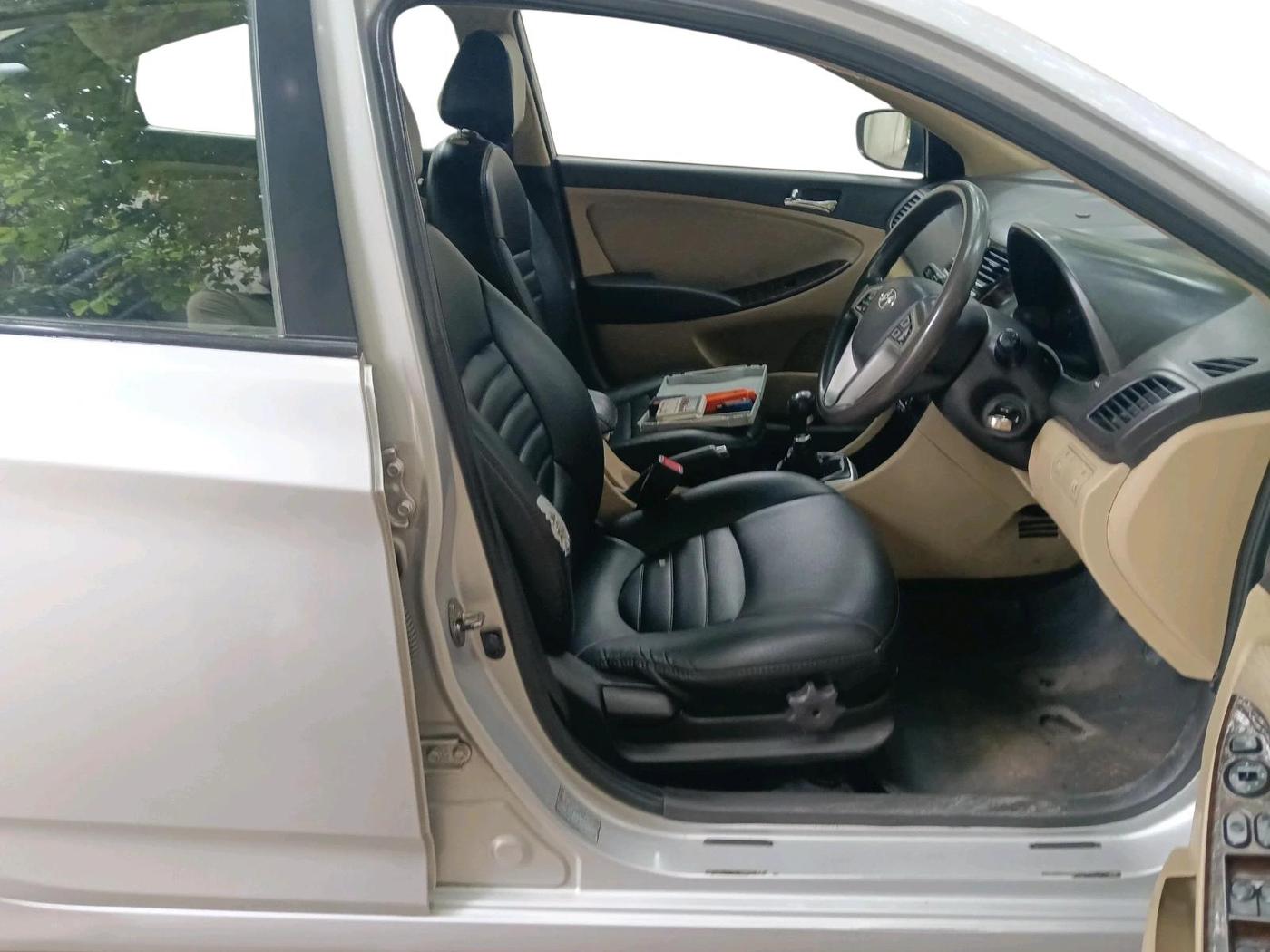 2013 Hyundai Verna FLUIDIC 1.6 VTVT SX, Petrol, Manual, 1,00,299 km, interior