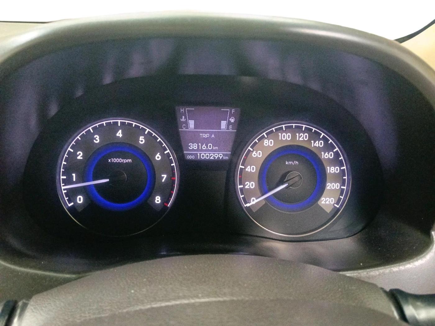 2013 Hyundai Verna FLUIDIC 1.6 VTVT SX, Petrol, Manual, 1,00,299 km, interior
