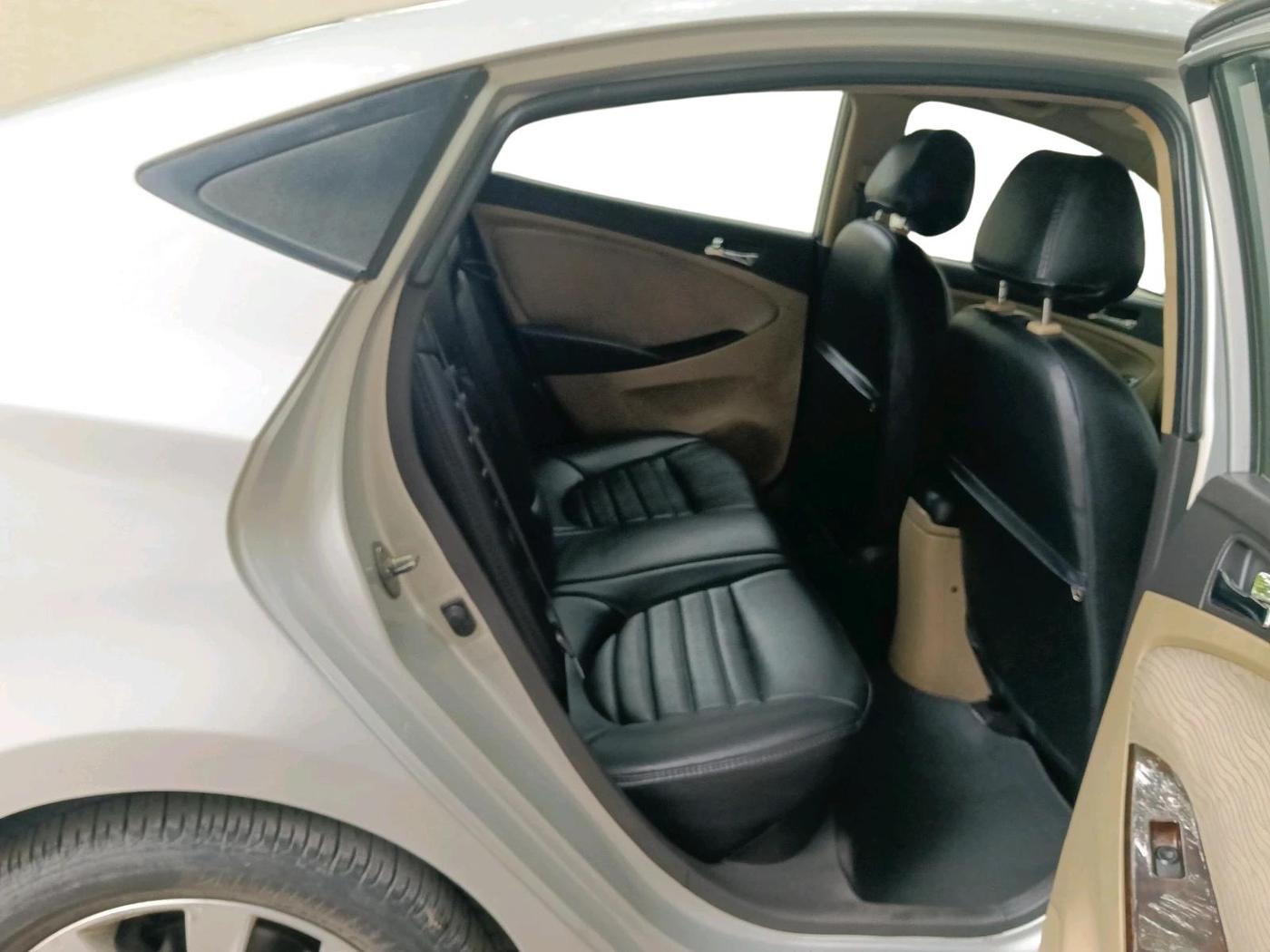 2013 Hyundai Verna FLUIDIC 1.6 VTVT SX, Petrol, Manual, 1,00,299 km, interior