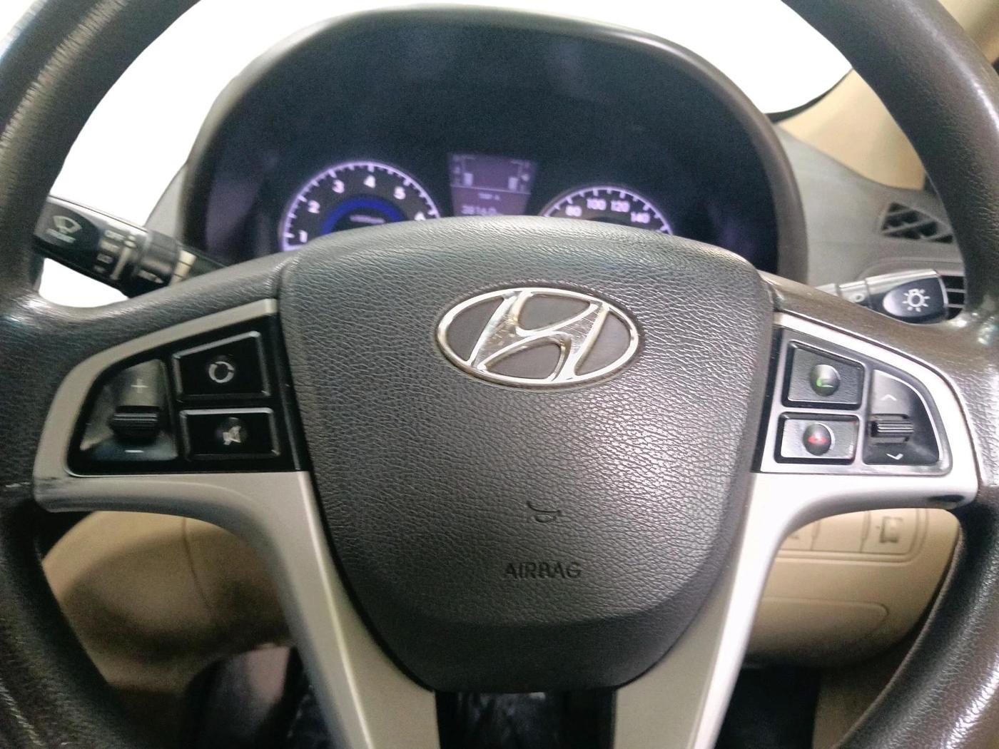 2013 Hyundai Verna FLUIDIC 1.6 VTVT SX, Petrol, Manual, 1,00,299 km, interior