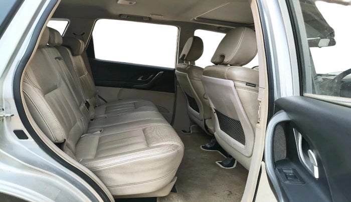 2016 Mahindra XUV500 W10, Diesel, Manual, 1,32,102 km, interior