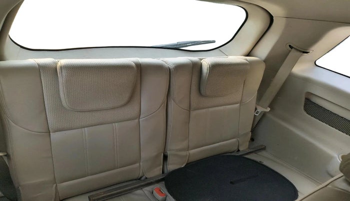2016 Mahindra XUV500 W10, Diesel, Manual, 1,32,102 km, interior