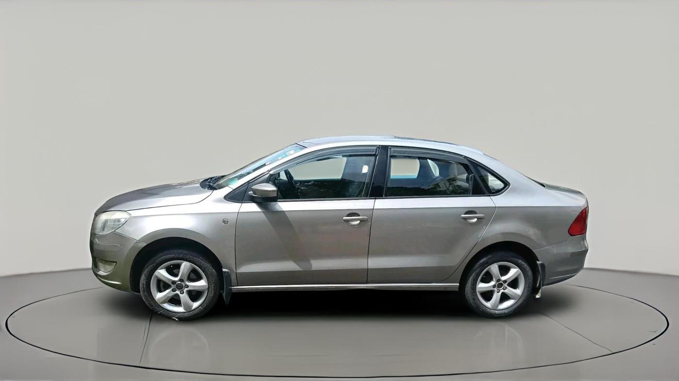 2013 Skoda Rapid ELEGANCE 1.6 MPI MT, Petrol, Manual, 90,395 km, exterior