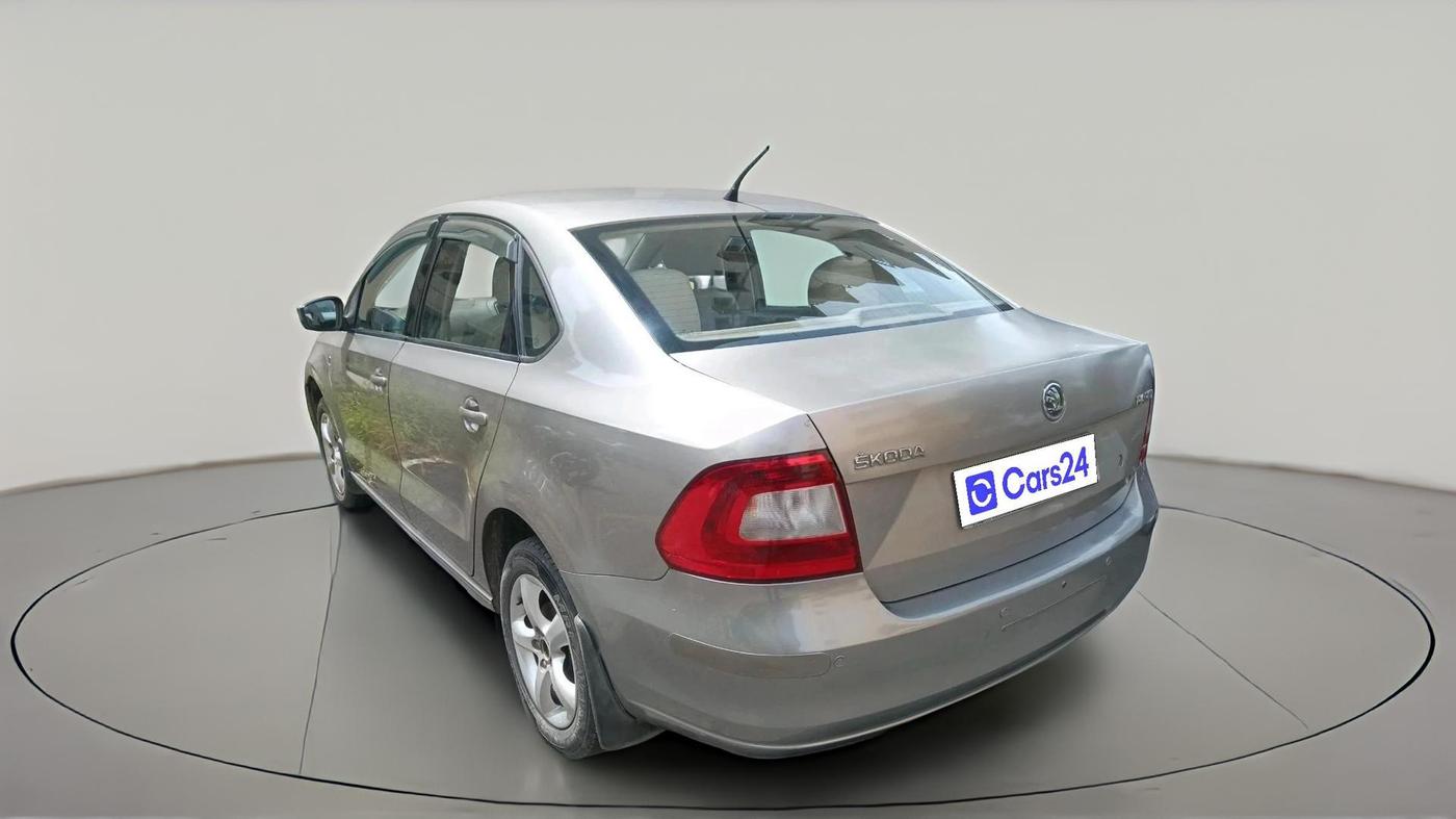 2013 Skoda Rapid ELEGANCE 1.6 MPI MT, Petrol, Manual, 90,395 km, exterior