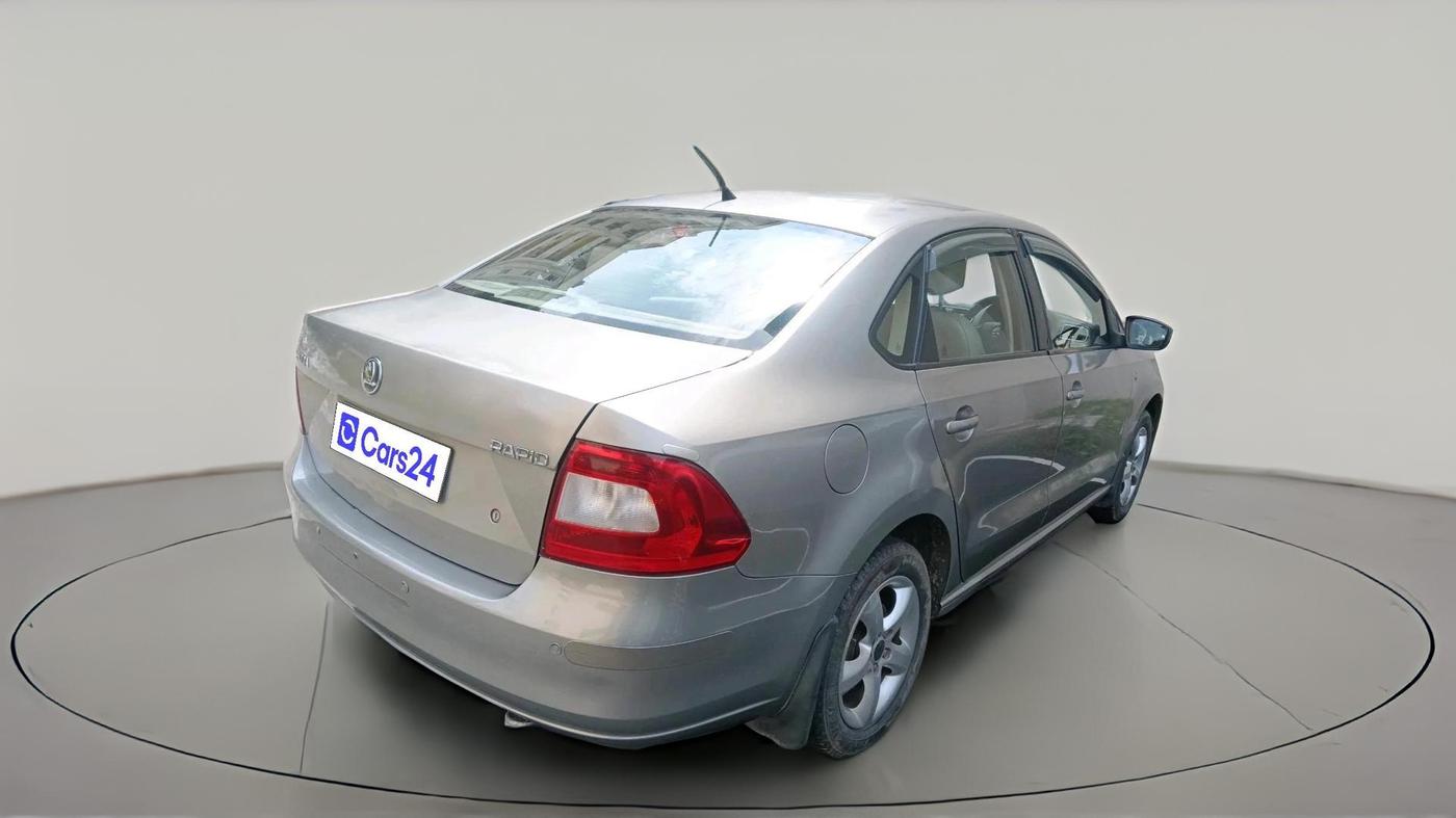 2013 Skoda Rapid ELEGANCE 1.6 MPI MT, Petrol, Manual, 90,395 km, exterior