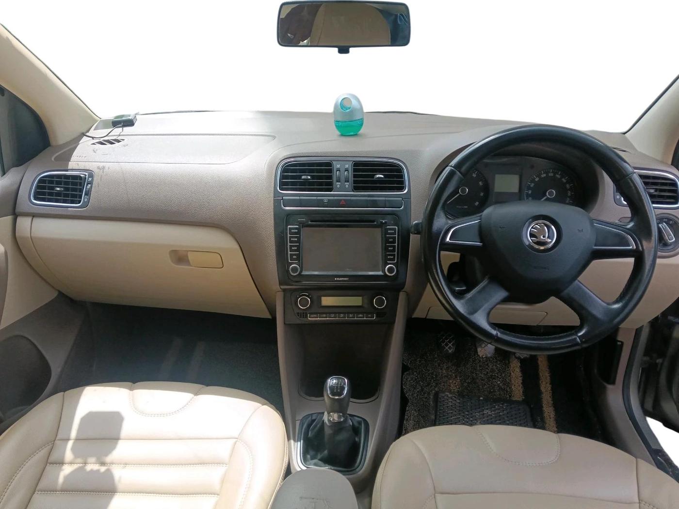 2013 Skoda Rapid ELEGANCE 1.6 MPI MT, Petrol, Manual, 90,395 km, interior