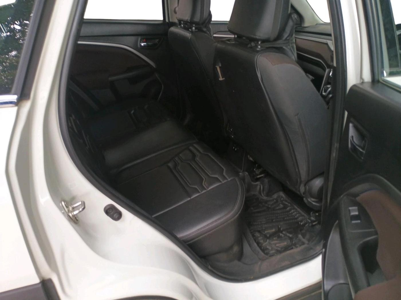 2023 Maruti BREZZA ZXI + AT SMART HYBRID, Petrol, Automatic, 35,366 km, interior