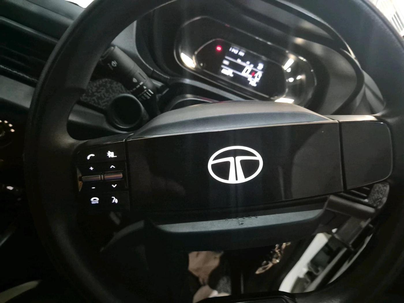 2024 Tata NEXON SMART PLUS S 1.2 REVOTRON, Petrol, Manual, 20,094 km, interior