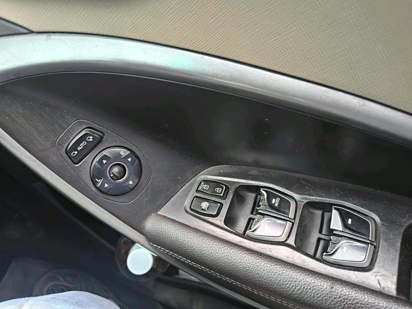 2015 Hyundai Santa Fe 4 WD AT, Diesel, Automatic, 93,857 km, interior