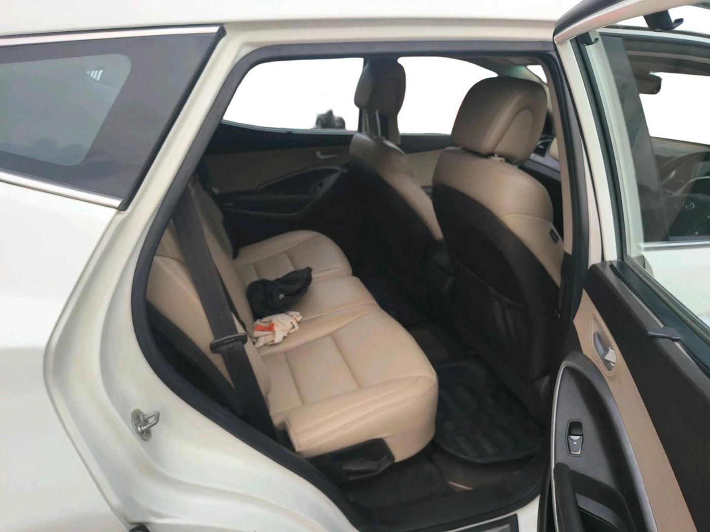 2015 Hyundai Santa Fe 4 WD AT, Diesel, Automatic, 93,857 km, interior