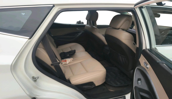 2015 Hyundai Santa Fe 4 WD AT, Diesel, Automatic, 93,857 km, interior