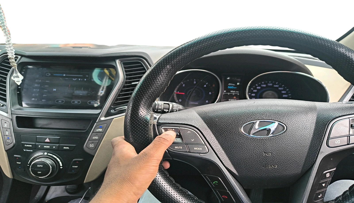 2015 Hyundai Santa Fe 4 WD AT, Diesel, Automatic, 93,857 km, interior