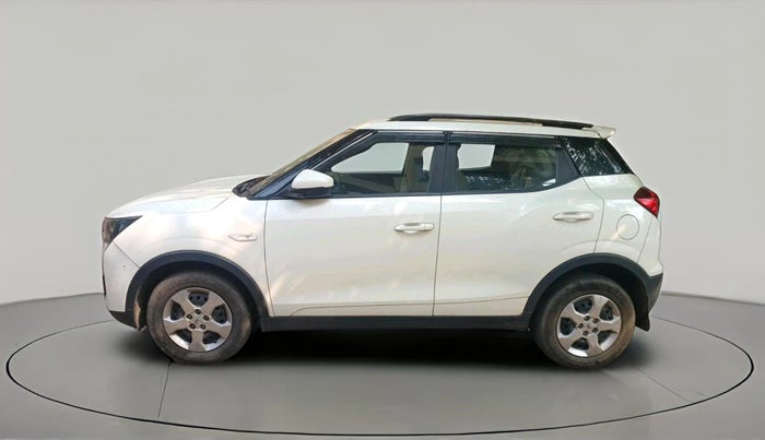 2022 Mahindra XUV300 W6 1.2 PETROL AMT, Petrol, Automatic, 27,241 km, exterior