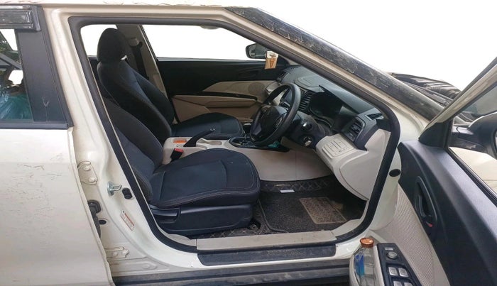 2022 Mahindra XUV300 W6 1.2 PETROL AMT, Petrol, Automatic, 27,241 km, interior