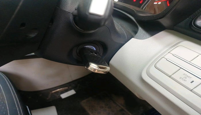 2022 Mahindra XUV300 W6 1.2 PETROL AMT, Petrol, Automatic, 27,241 km, interior