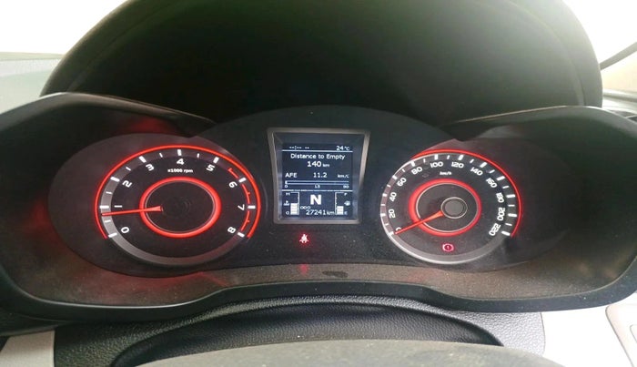 2022 Mahindra XUV300 W6 1.2 PETROL AMT, Petrol, Automatic, 27,241 km, interior