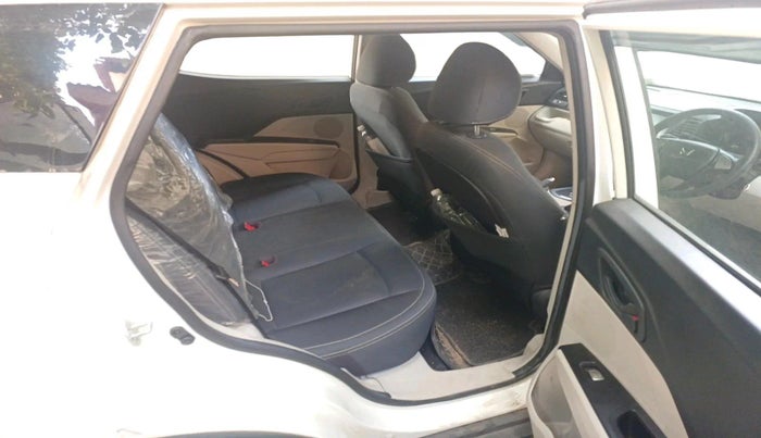2022 Mahindra XUV300 W6 1.2 PETROL AMT, Petrol, Automatic, 27,241 km, interior