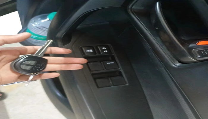 2021 Maruti Vitara Brezza LXI, Petrol, Manual, 1,20,368 km, interior